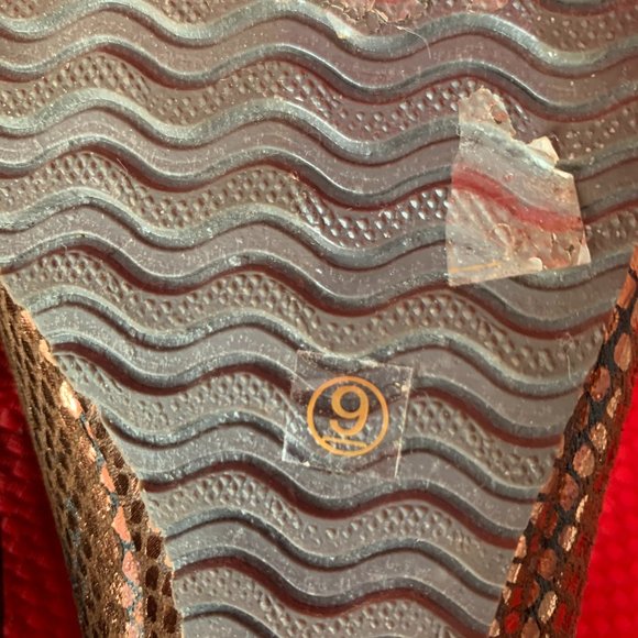 low wedge Sandal in Bronze, 9 - Picture 7 of 8